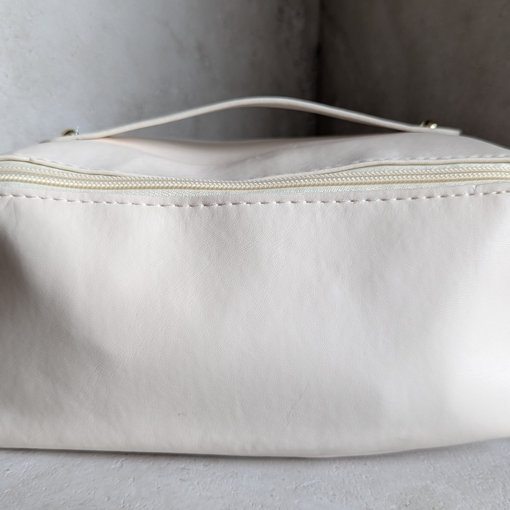 Flat Open Durable Cosmetics Travel Bag
